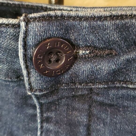 NYDJ Jean Bermuda Shorts - Size 6 - Picture 4 of 7